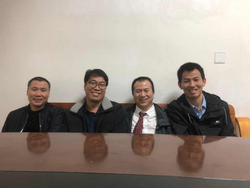 【秋雨圣约教会代祷信息】20231110  昨天上午（11月9日），李英强长老及同工们到四川达州好土地布道所探访弟兄姊妹，并举行洗礼和圣餐敬拜，十一点半左右，突然有十多名便衣、民宗局、民政局官员进入租用的会议室中，试图打断教会的敬拜，我们请他们尊重敬拜的秩序，他们才稍有节制