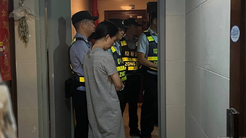 【秋雨圣约教会代祷信息】202306282023年6月28日晚，成都秋雨圣约教会的一些弟兄姊妹在龙泉驿区一个弟兄家里爱宴聚会，龙泉驿区民宗局、公安分局和大面派出所十几人上门干涉，现在10位弟兄姊妹被要求带去派出所核实身份