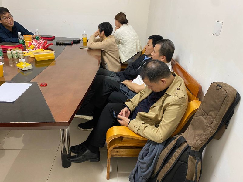 【秋雨圣约教会代祷信息更新】20231110  昨天上午（11月9日），李英强长老及同工们到四川达州好土地布道所探访弟兄姊妹，并举行洗礼和圣餐敬拜，聚会敬拜中遭遇多部门联合执法，共计十三名弟兄姊妹被带到派出所，直至深夜，戴志超传道和安彦魁传道等十一名弟兄姊妹均被释放